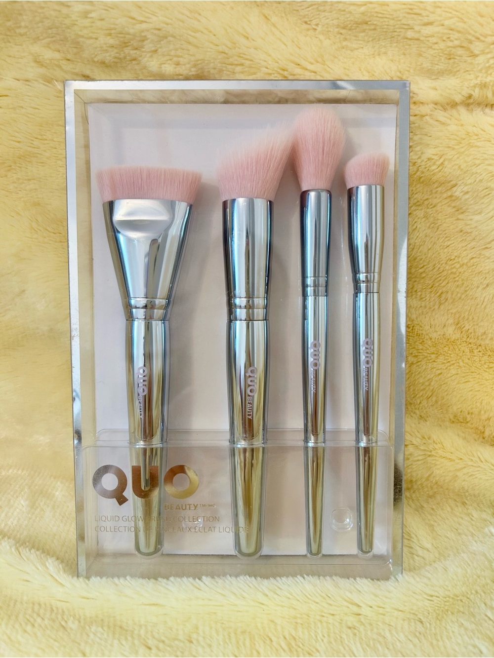 Quo Silver-Handled Makeup Brush Set with Pink Bristles - 4pc